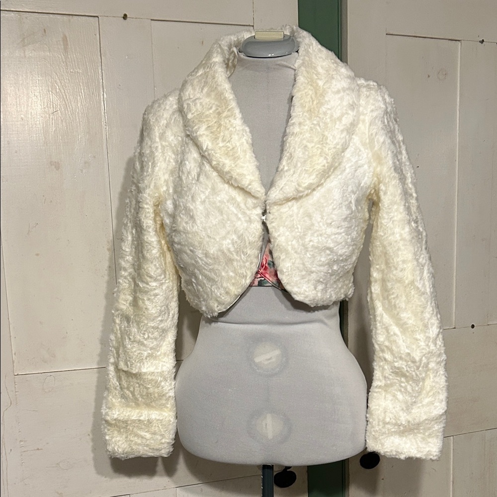 NWT Isabella Rodriguez Faux Fur White Bolero Jacket IndieBoho Regency Hollywood